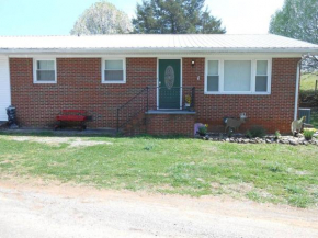 Ranch House of Cunningham Cabins near State Parks